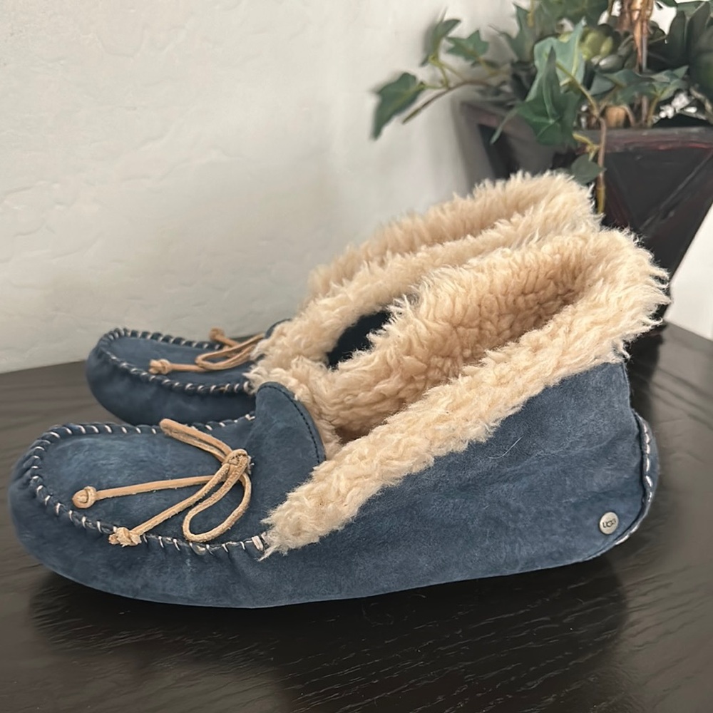 UGG Women's Blue Suede Slippers with Cream Fur - Picture 5 of 16